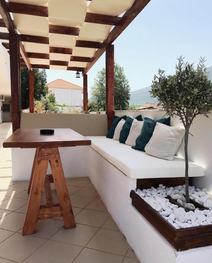 Roula Aparthotel Pigadhakia