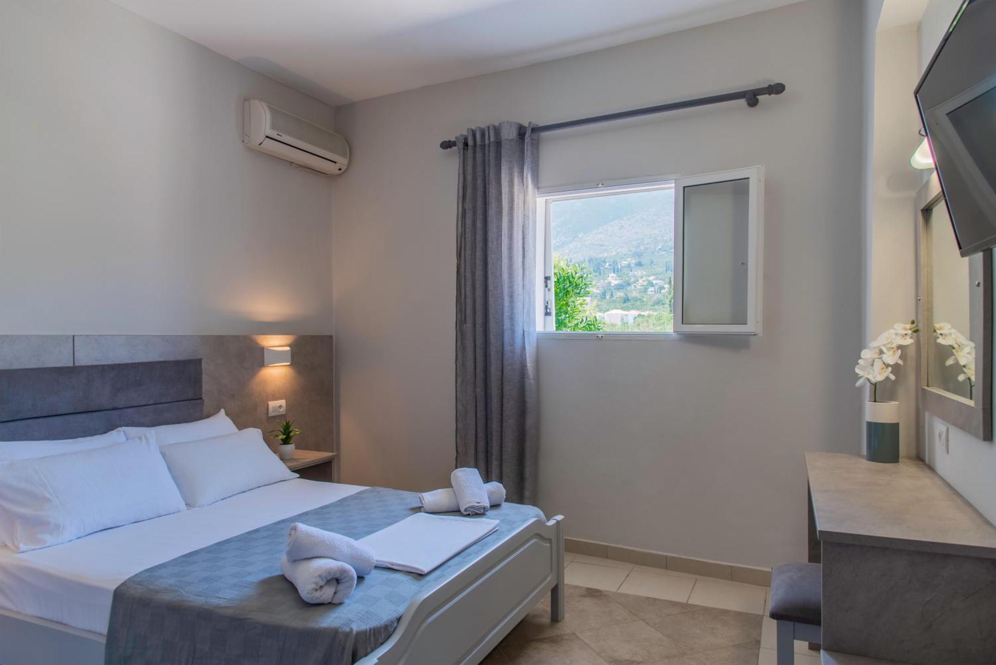 Roula Aparthotel