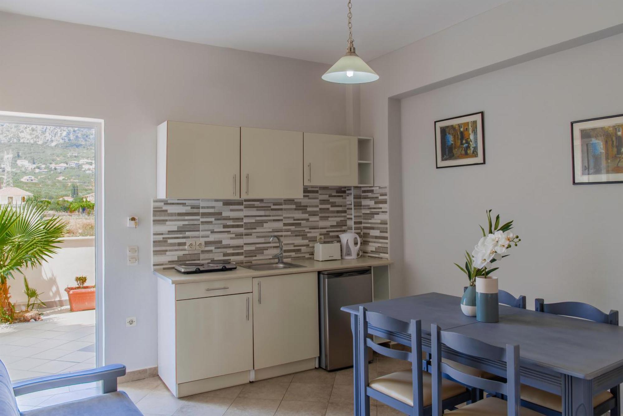 Roula Aparthotel